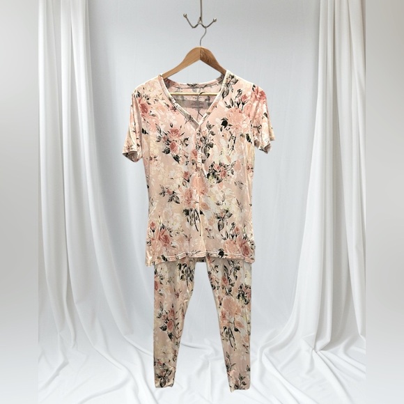 Posh Peanut pajama set and receiving blanket - Picture 4 of 8